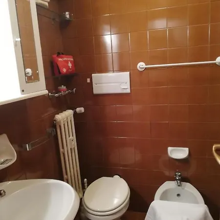 Comodissimo Con Vista Mozzafiato דירה